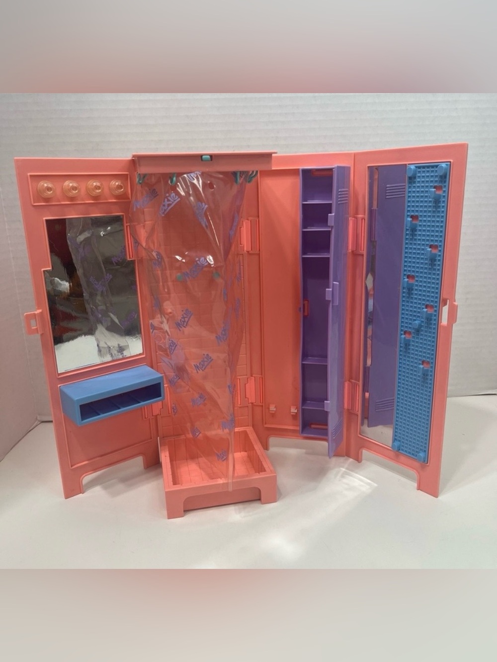 VINTAGE Maxie doll too cool school locker shower fits Barbie dolls hasbro 1988
